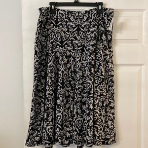 Dressbarn Women’s Skirt brand new length 29” waist 34” elastic black and silver